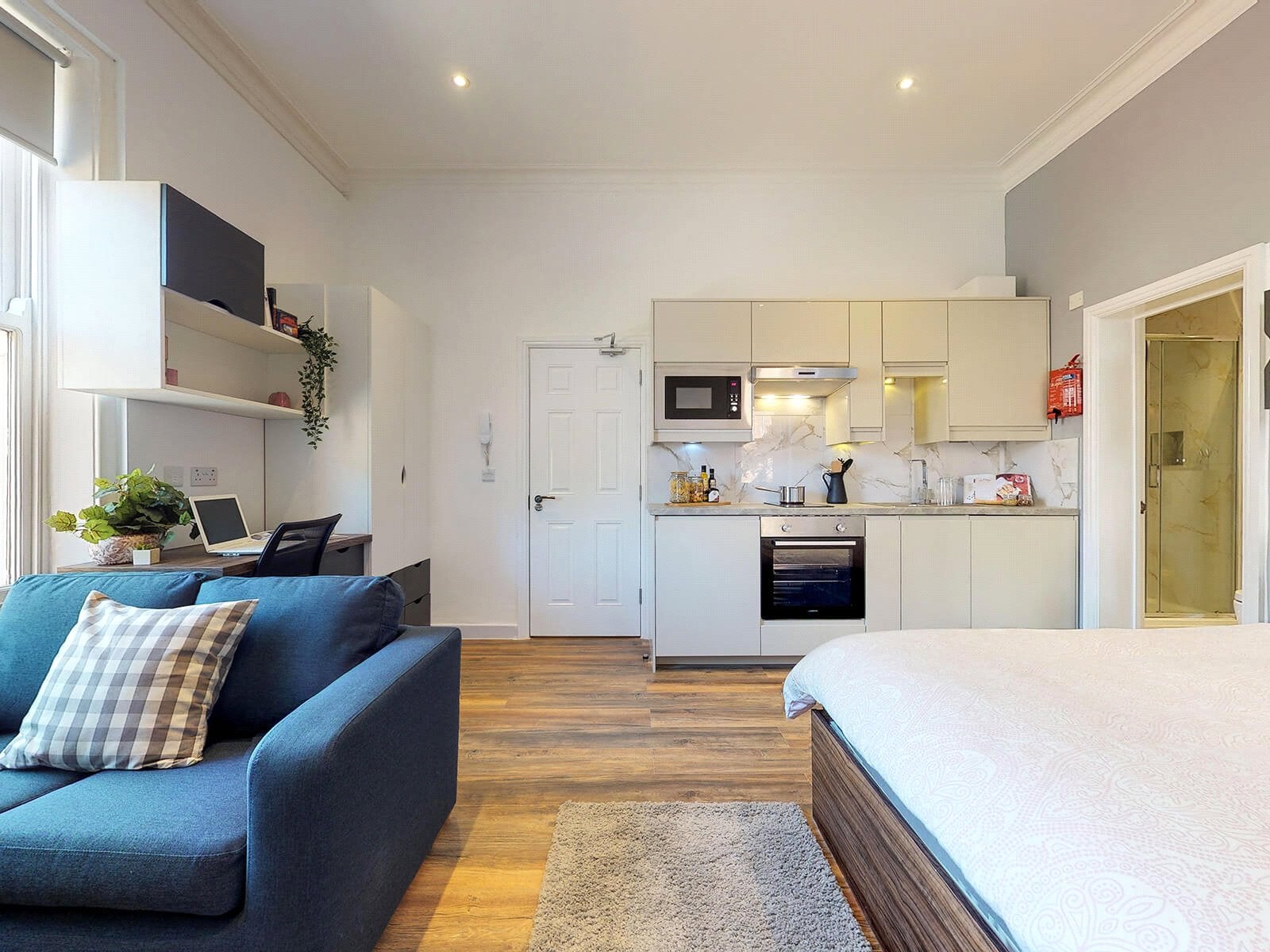 Flat Clarendon Road in Leeds