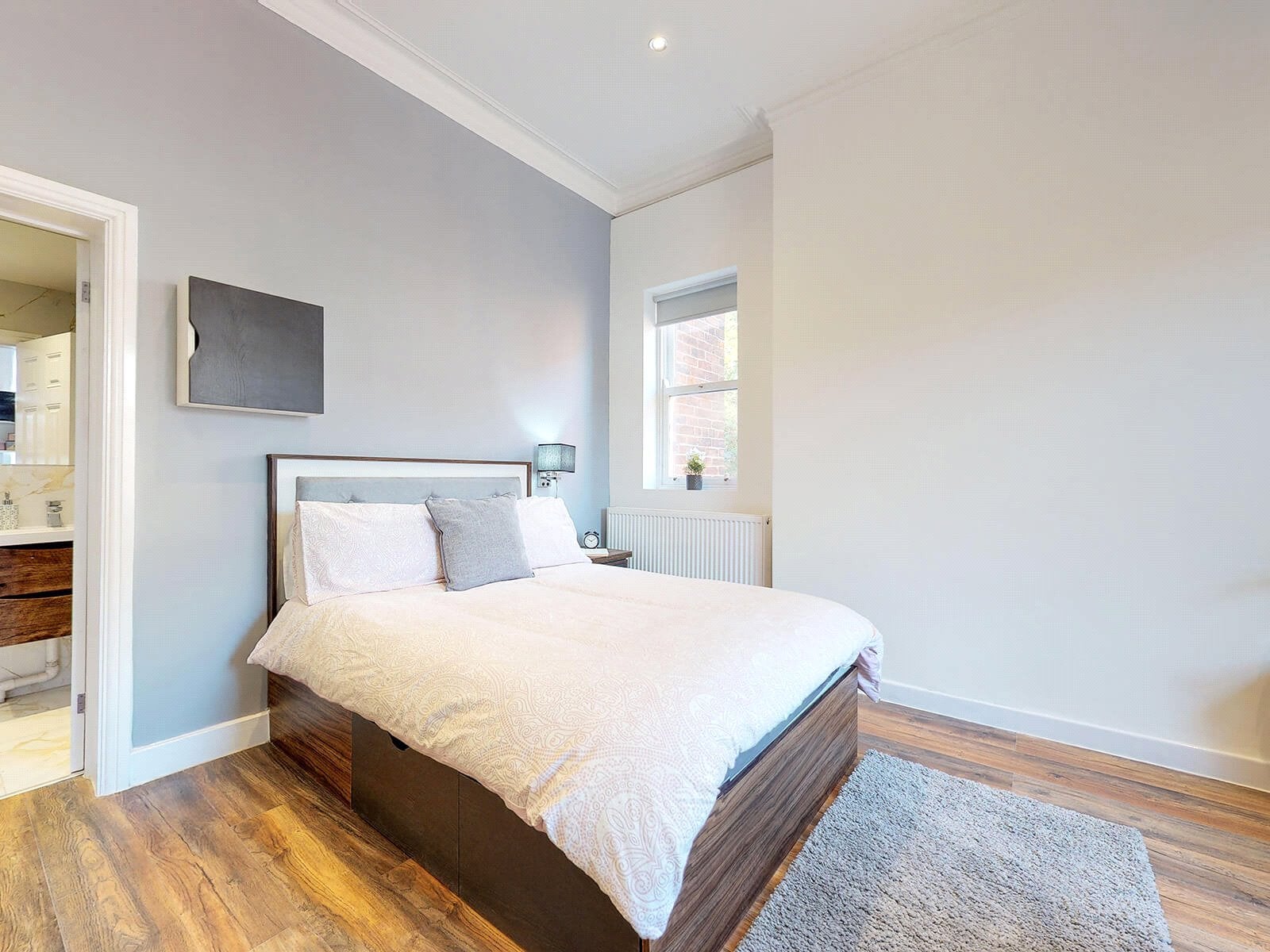 Flat Clarendon Road in Leeds