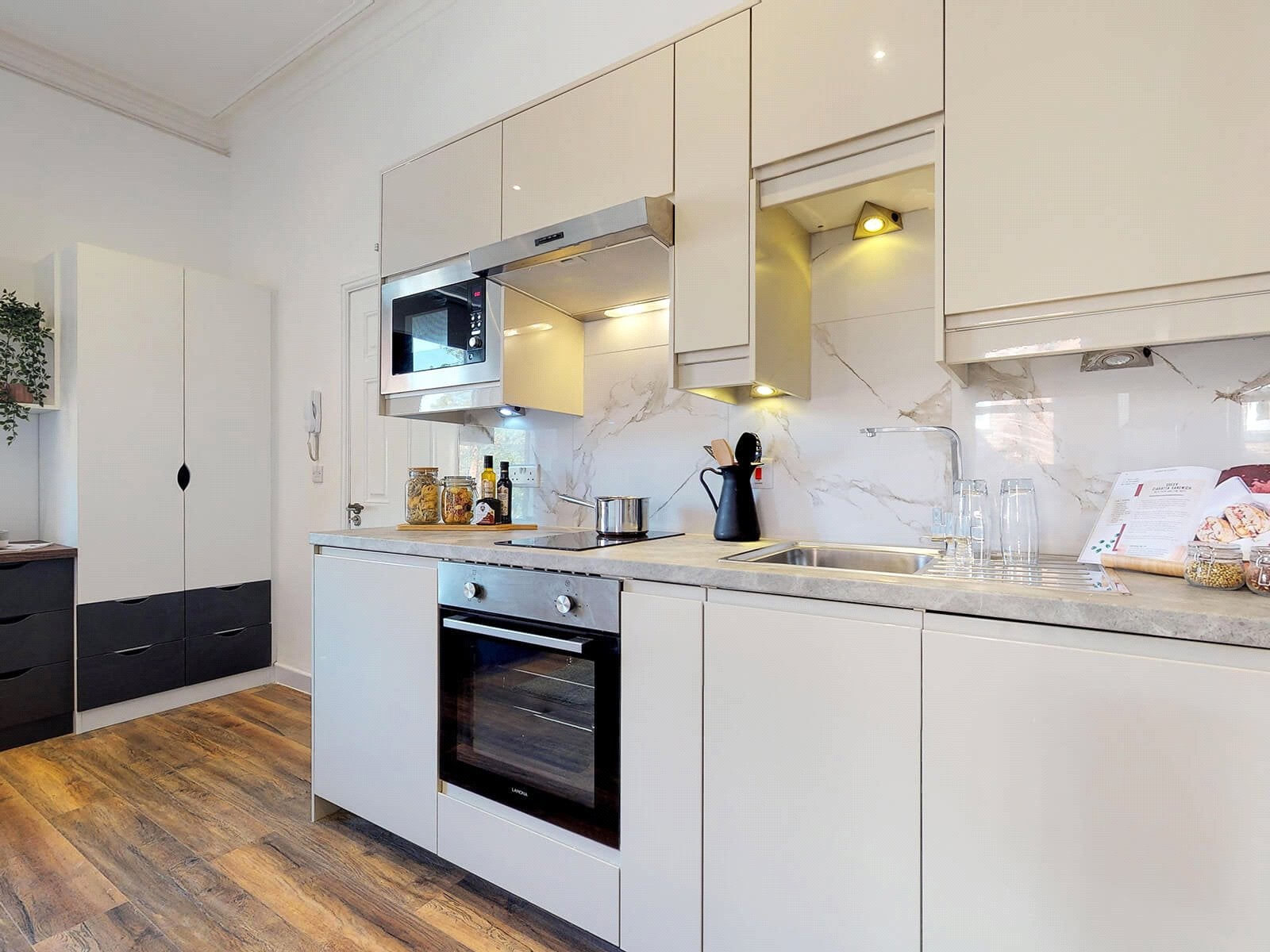 Flat Clarendon Road in Leeds
