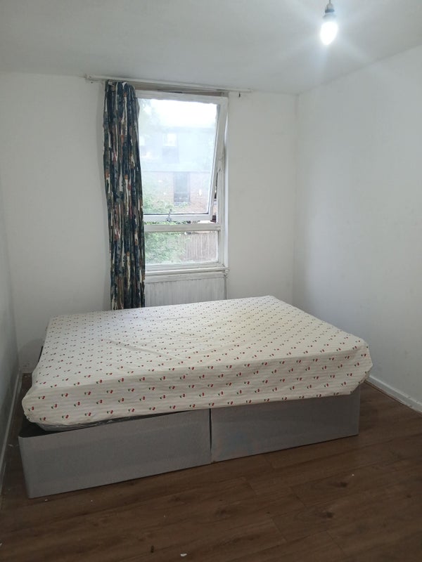 Room Heaton Road in Greater London