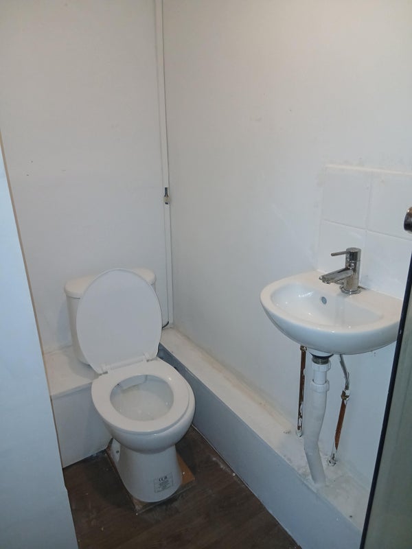 Room Heaton Road in Greater London