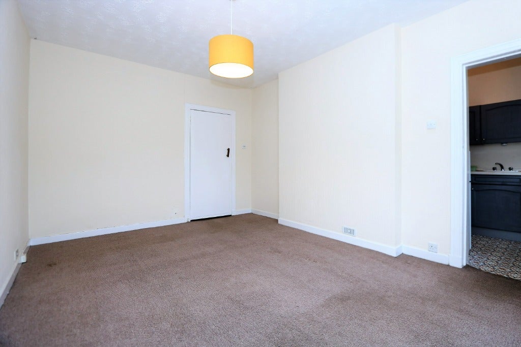 Flat Ripon Drive in Glasgow