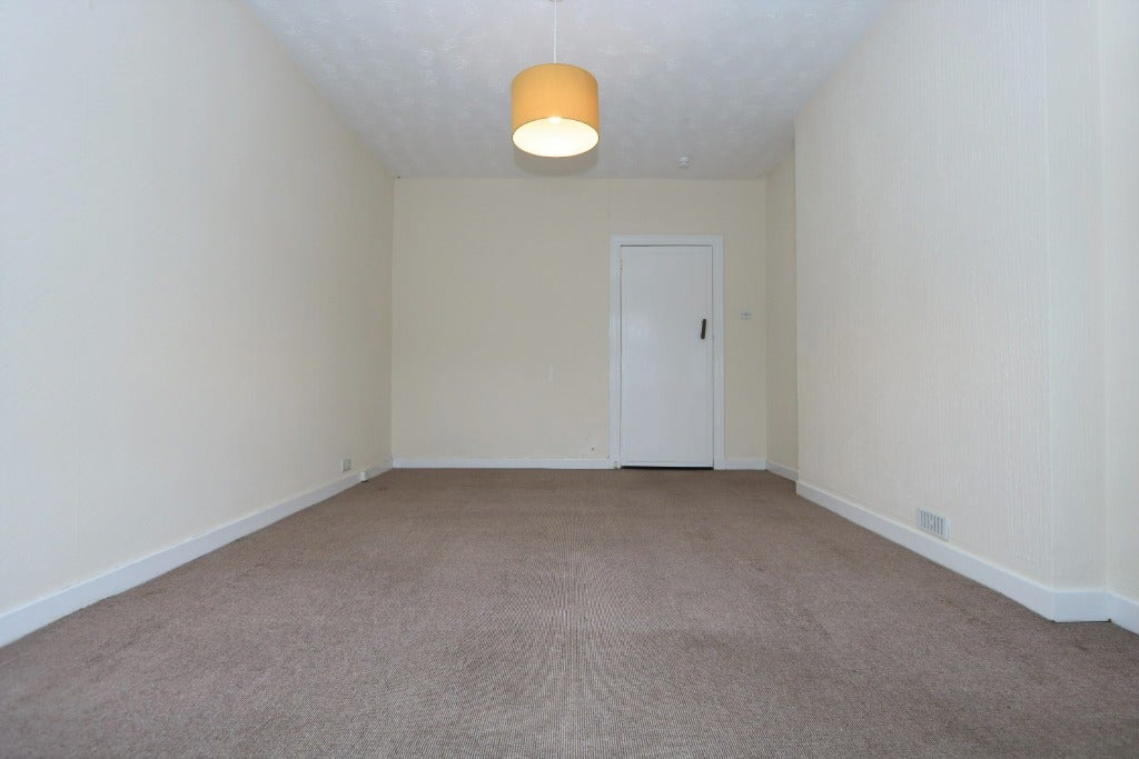 Flat Ripon Drive in Glasgow