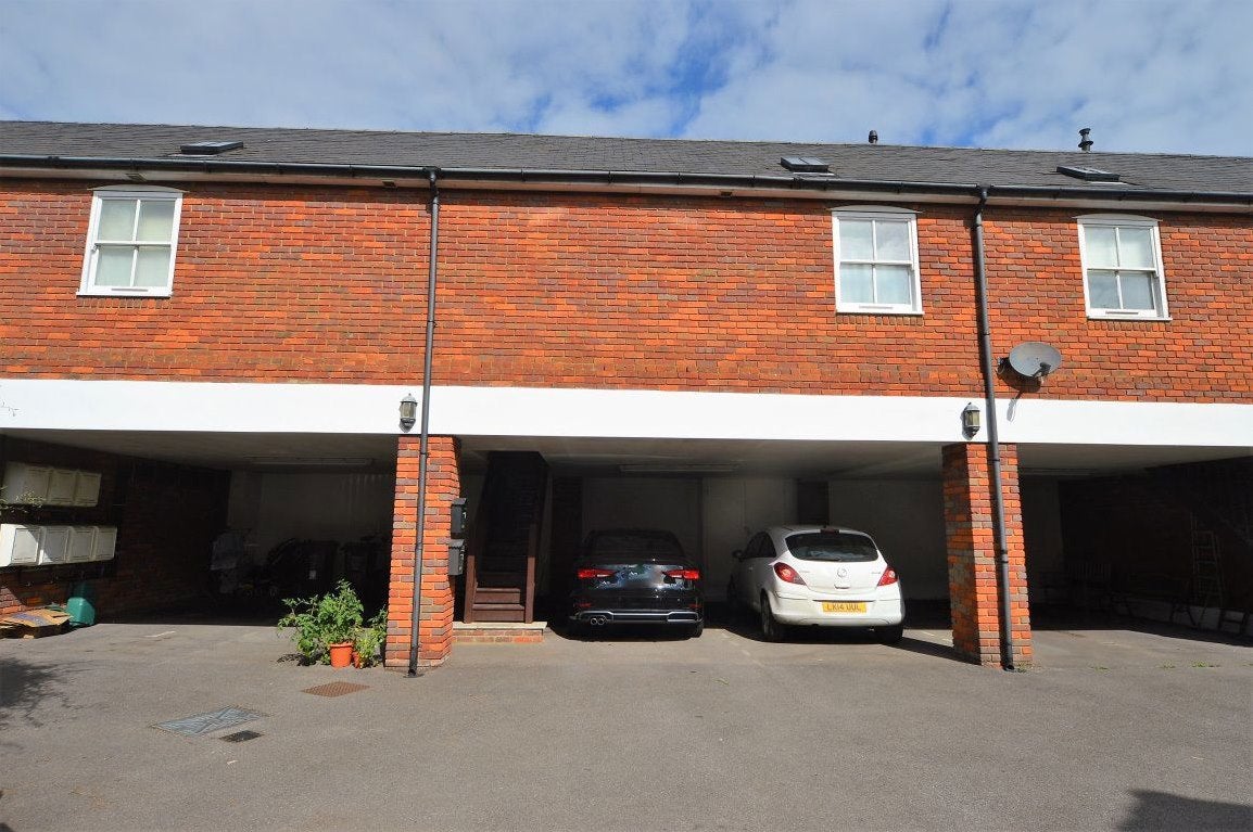 Flat Blenheim Road in St Albans