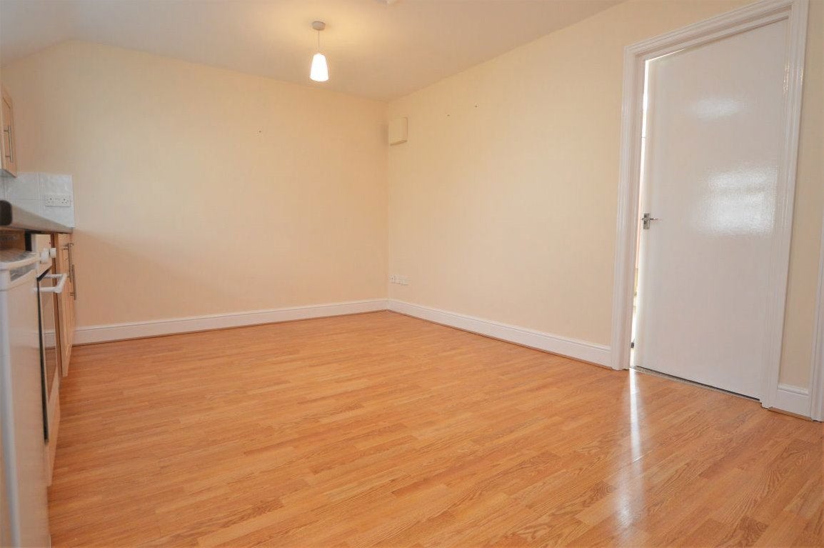 Flat Blenheim Road in St Albans