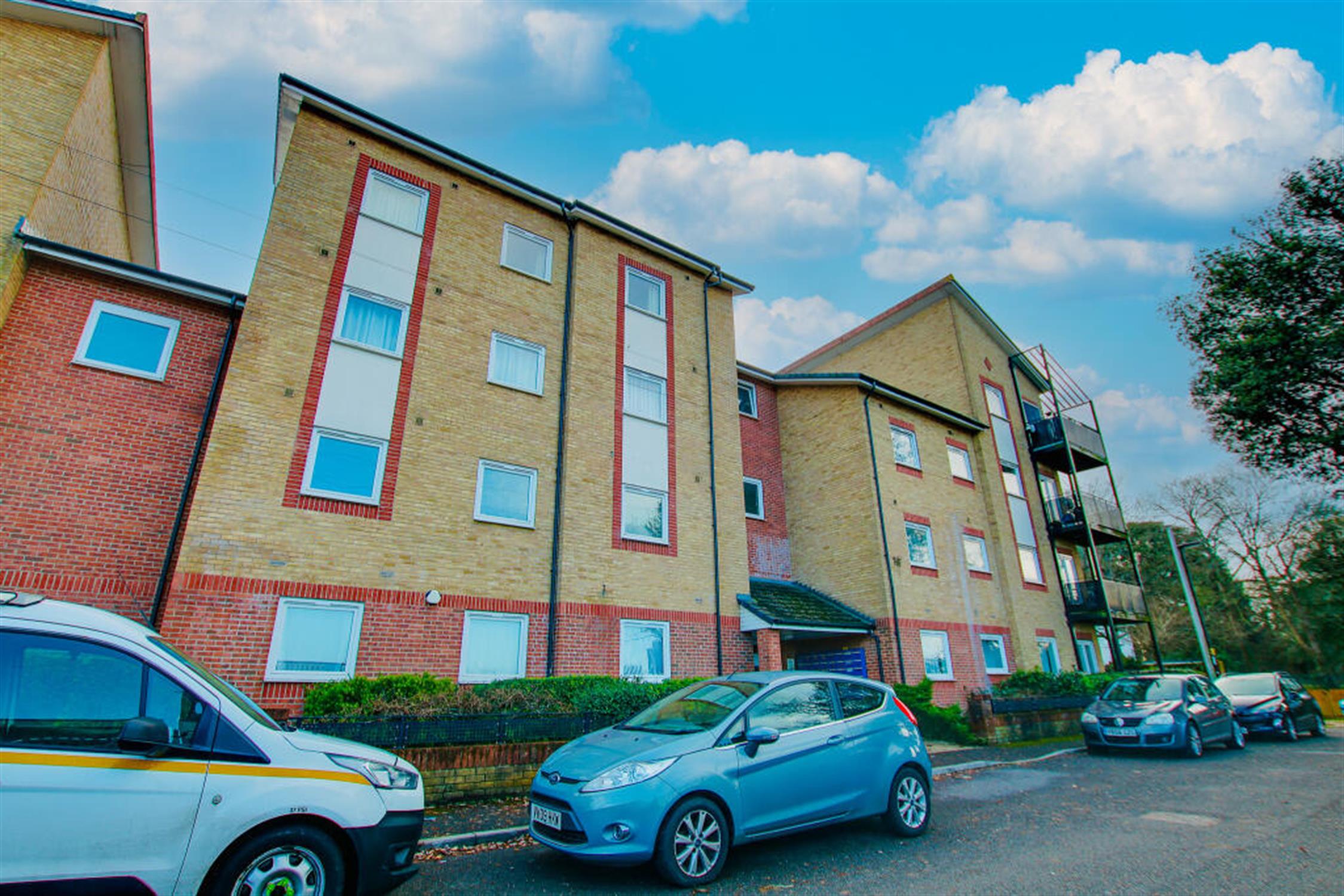 Flat Vespasian Road in Southampton