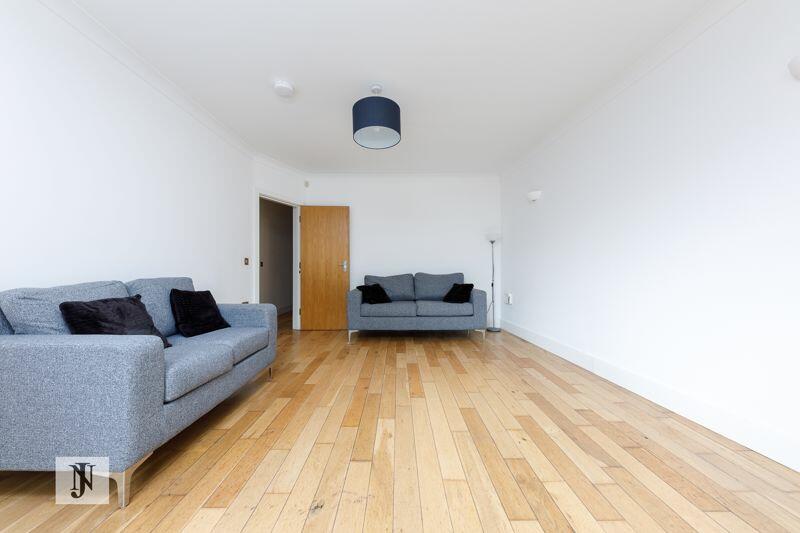 Room Powys Lane in Greater London
