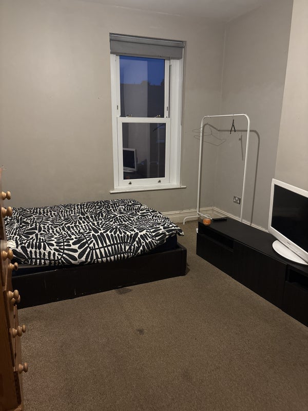 Room Marlborough Road in Cardiff