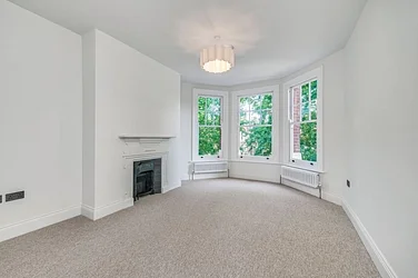 Flat Prince of Wales Drive in Greater London