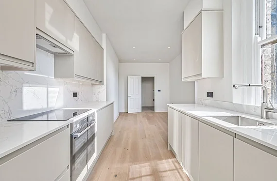 Flat Prince of Wales Drive in Greater London