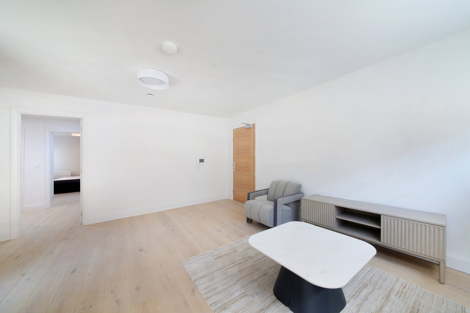 Flat Stonhouse Street in Greater London