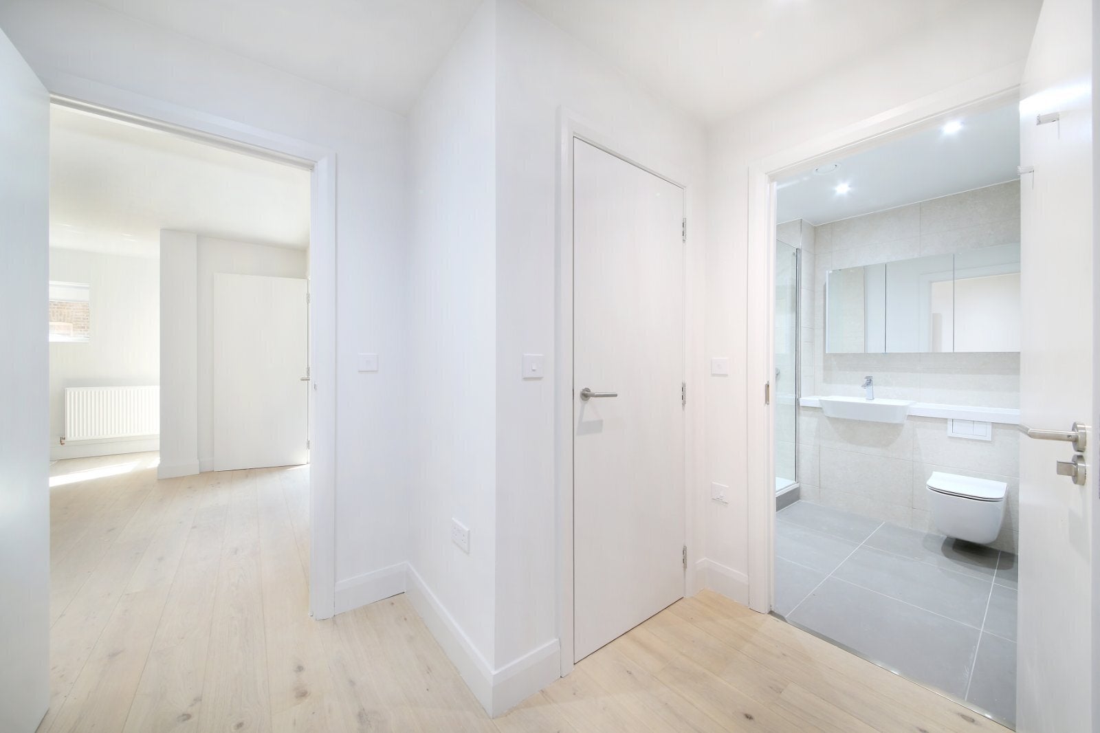 Flat Stonhouse Street in Greater London