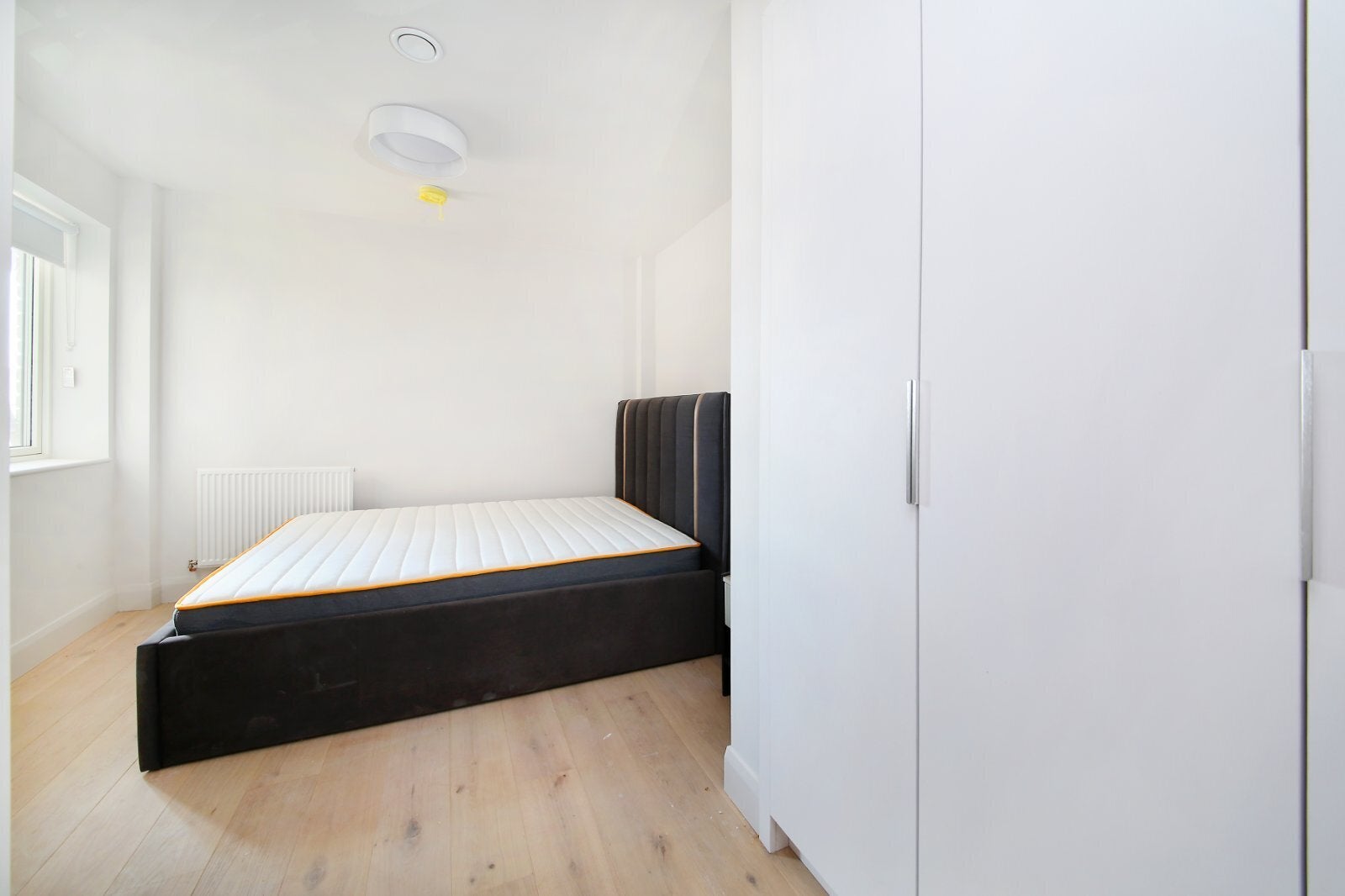 Flat Stonhouse Street in Greater London