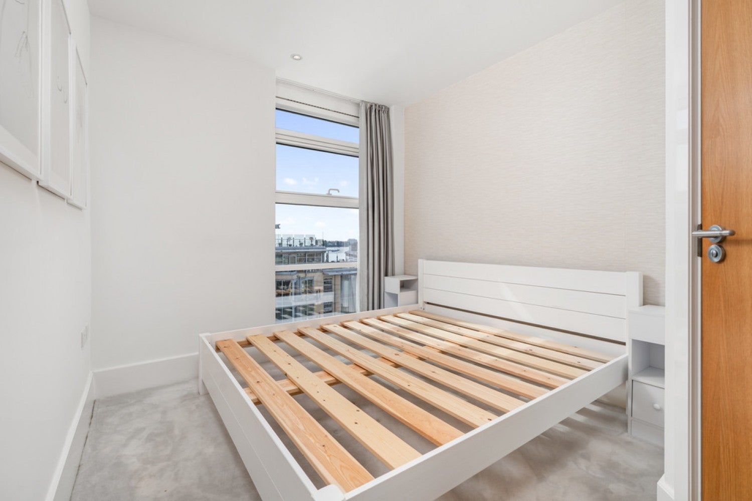 Flat Juniper Drive in Greater London
