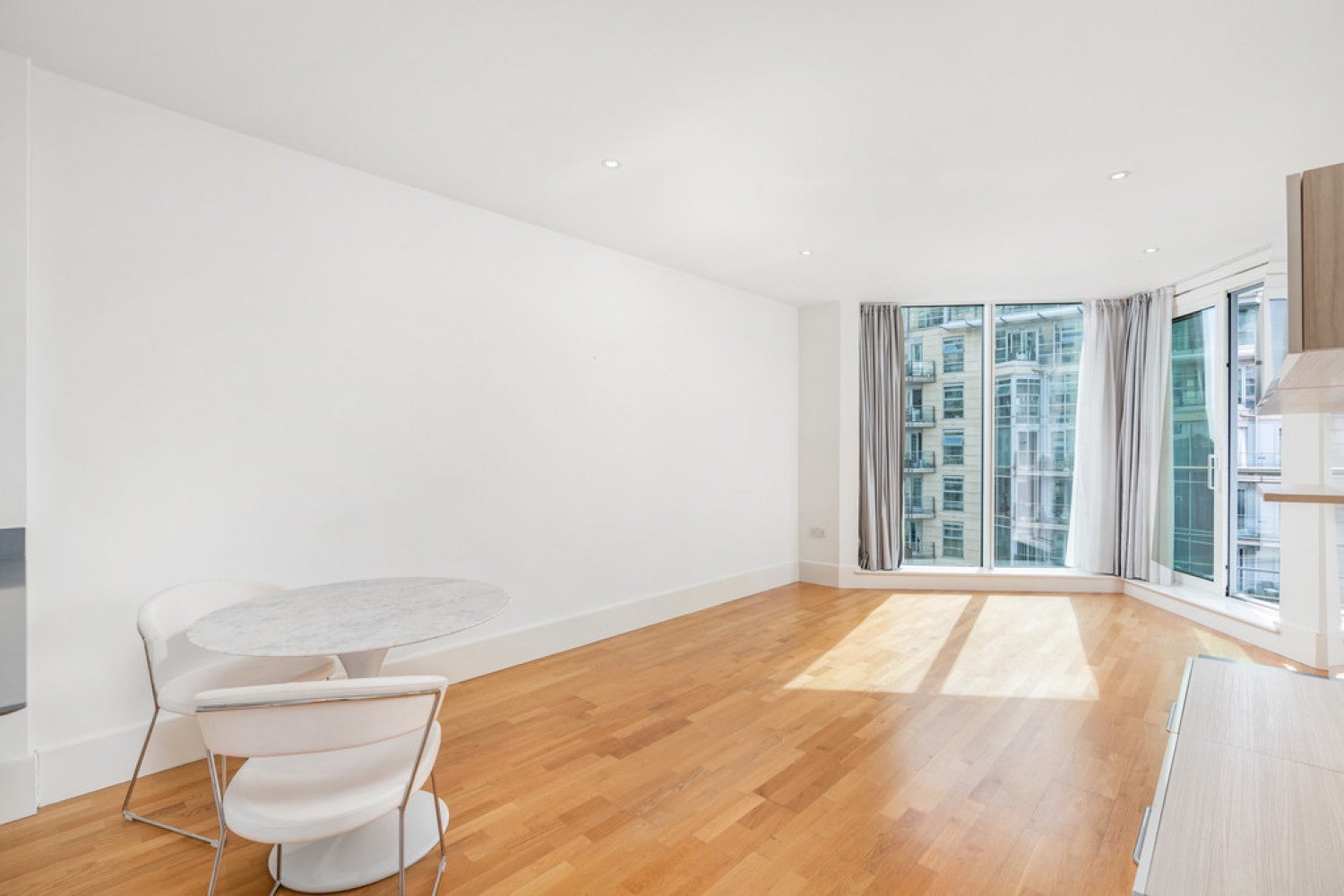 Flat Juniper Drive in Greater London