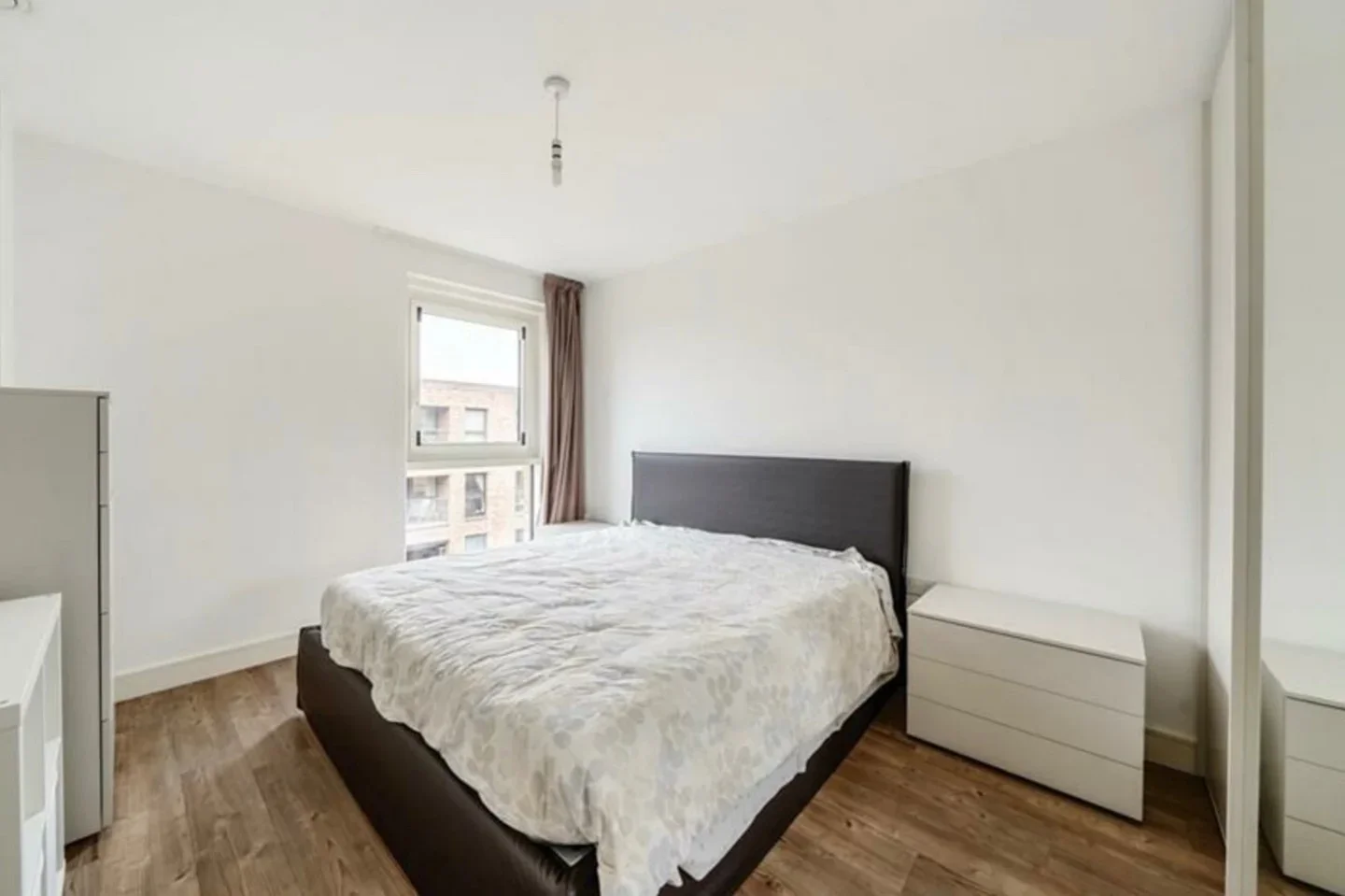 Flat Pell Street in Greater London