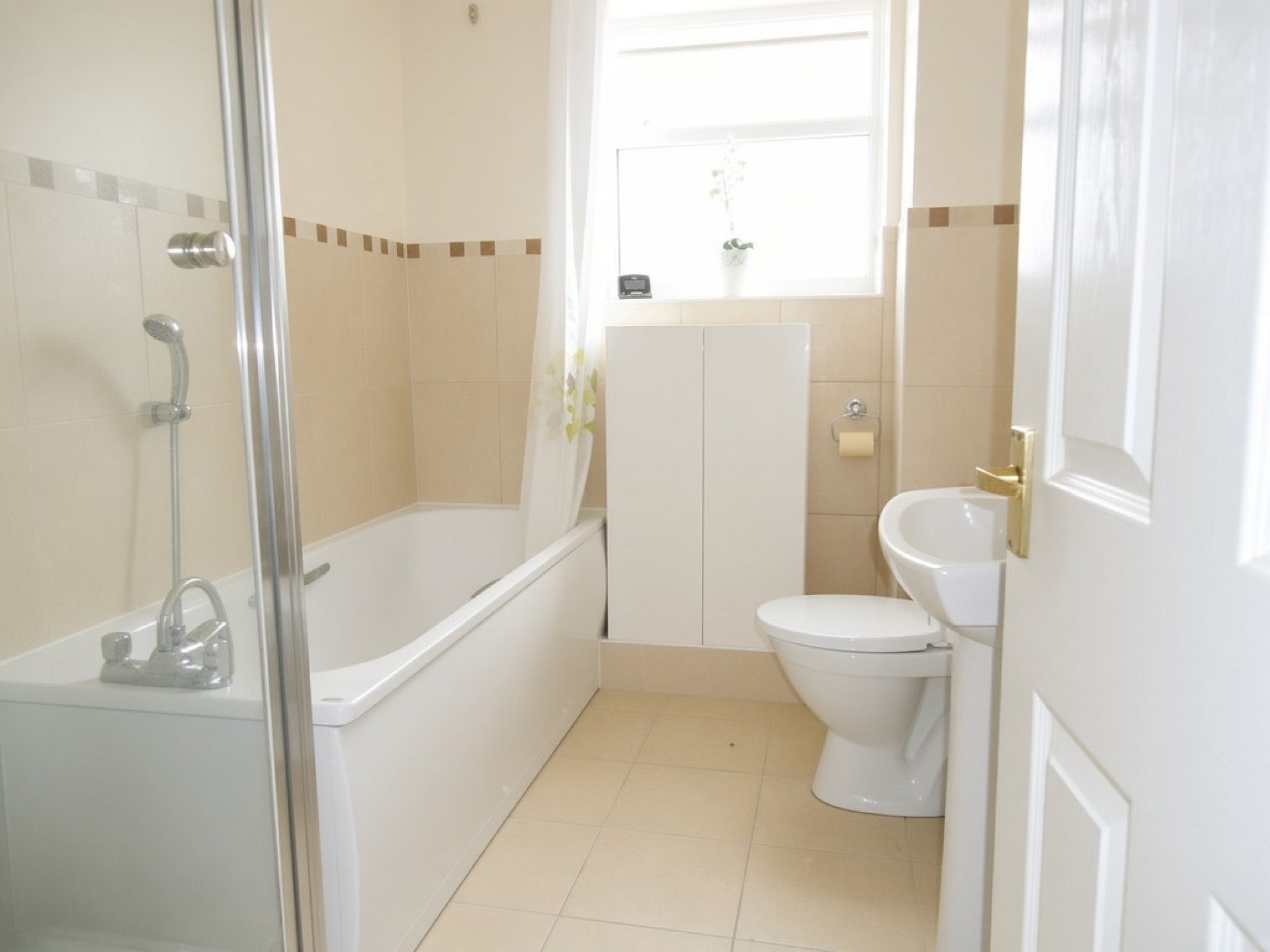 Flat Fontmell Close in Borough of Spelthorne