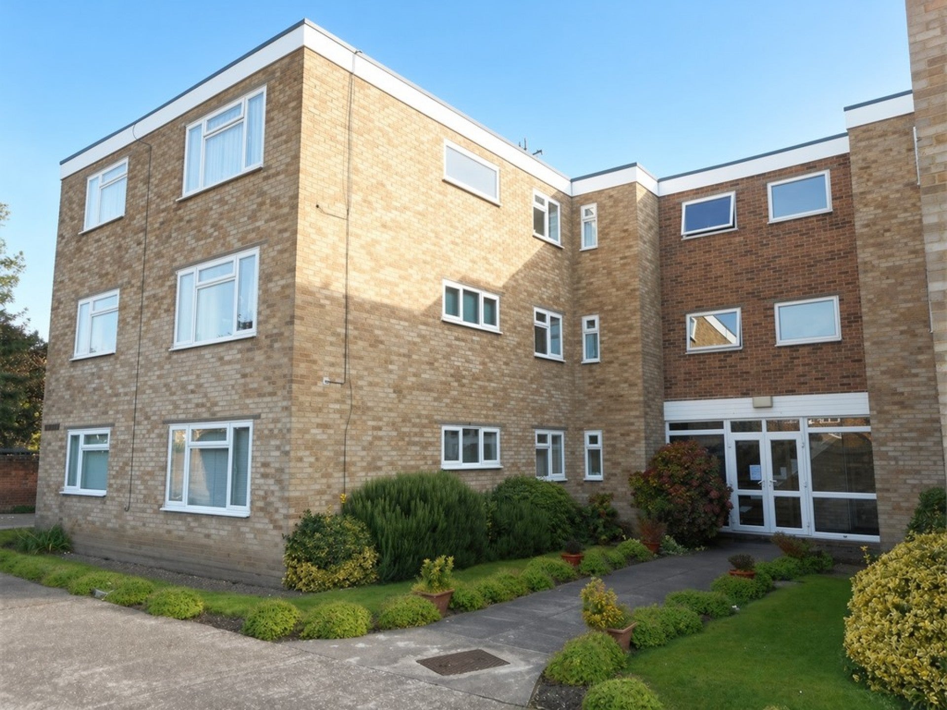 Flat Fontmell Close in Borough of Spelthorne