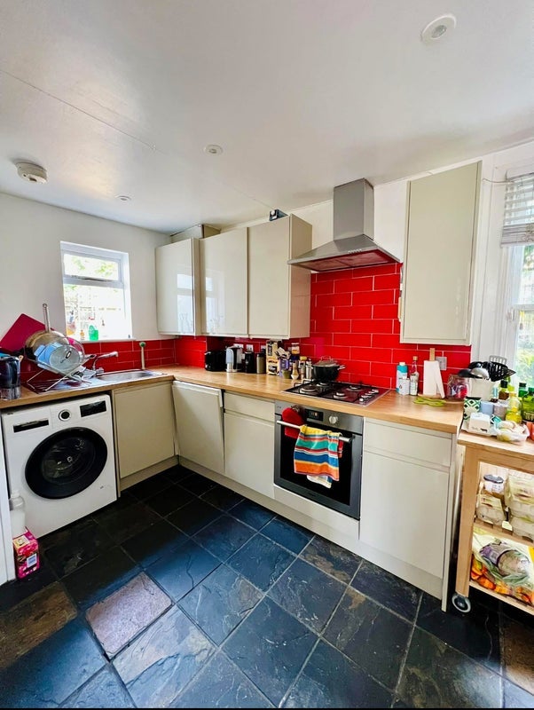Room Appach Road in Greater London