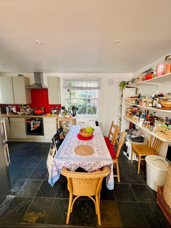 Room Appach Road in Greater London