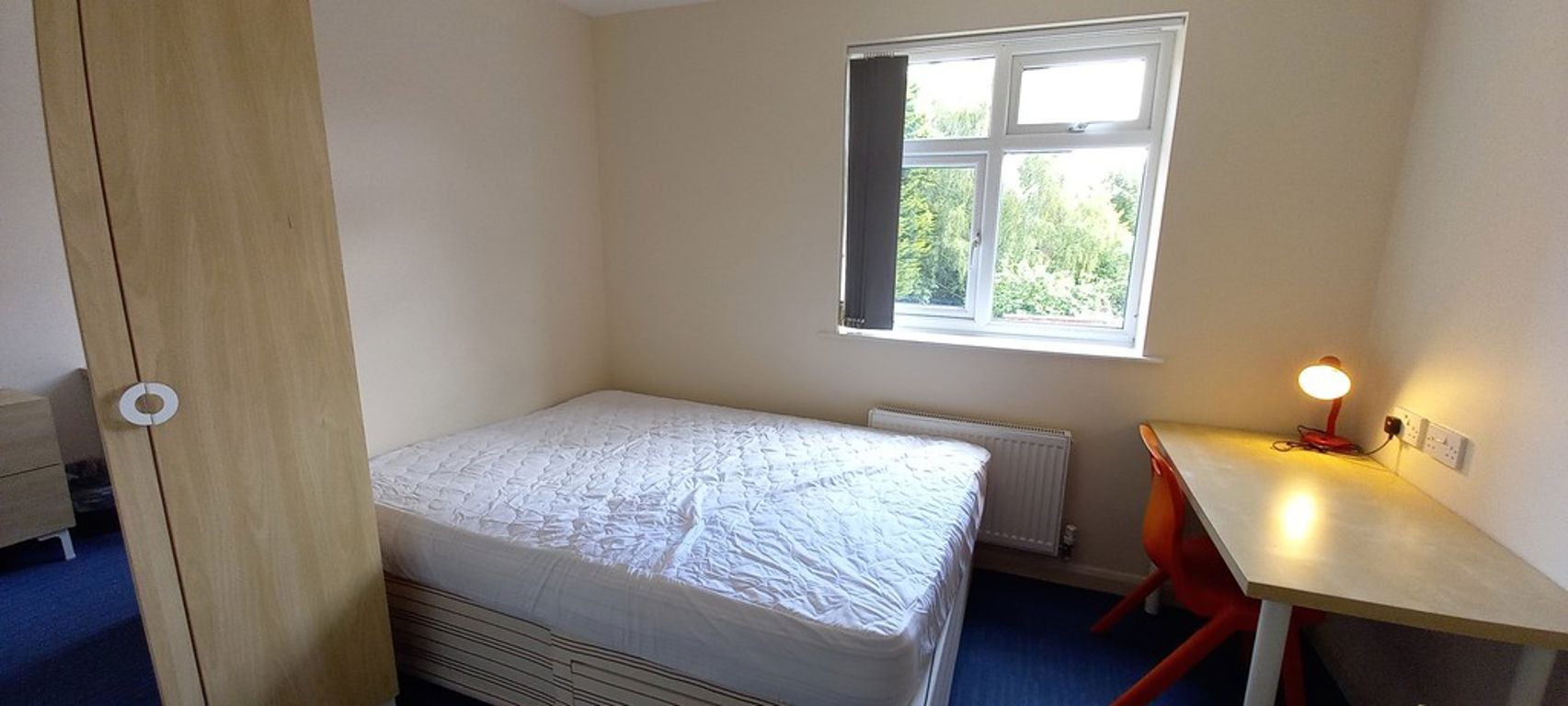 Flat Hawkins Road in Coventry