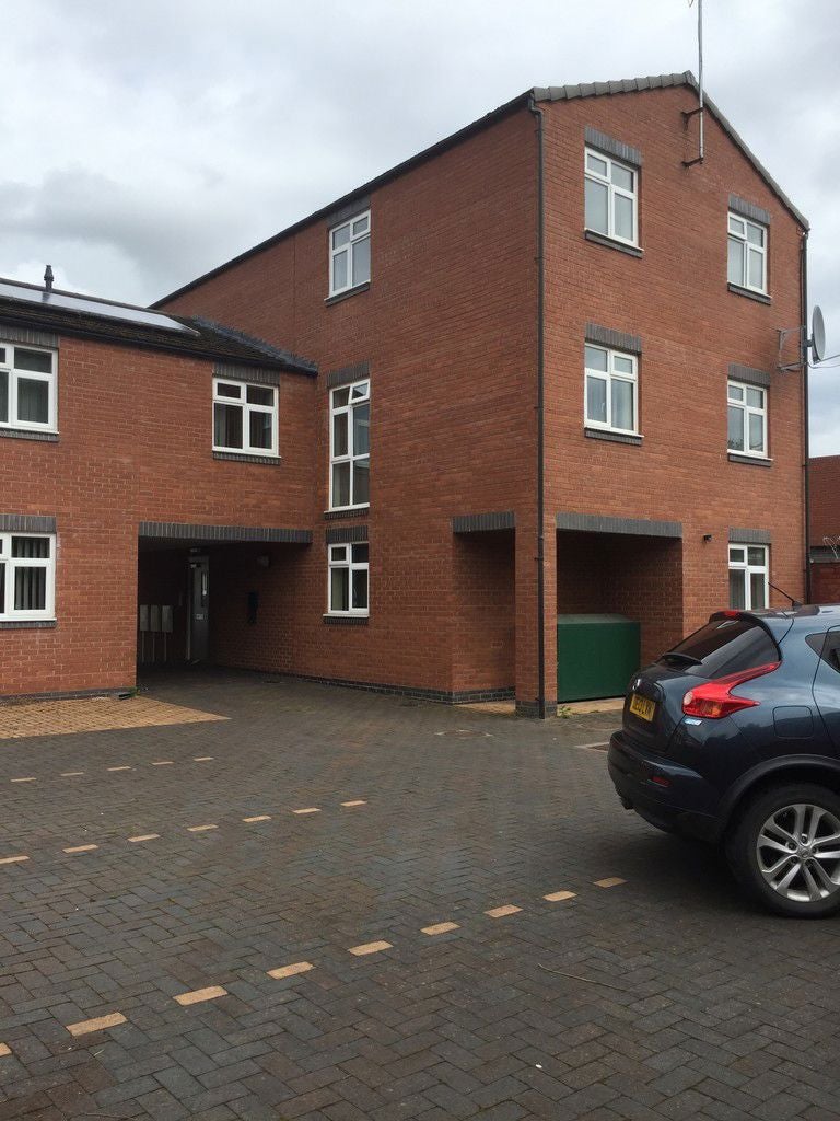 Flat Hawkins Road in Coventry