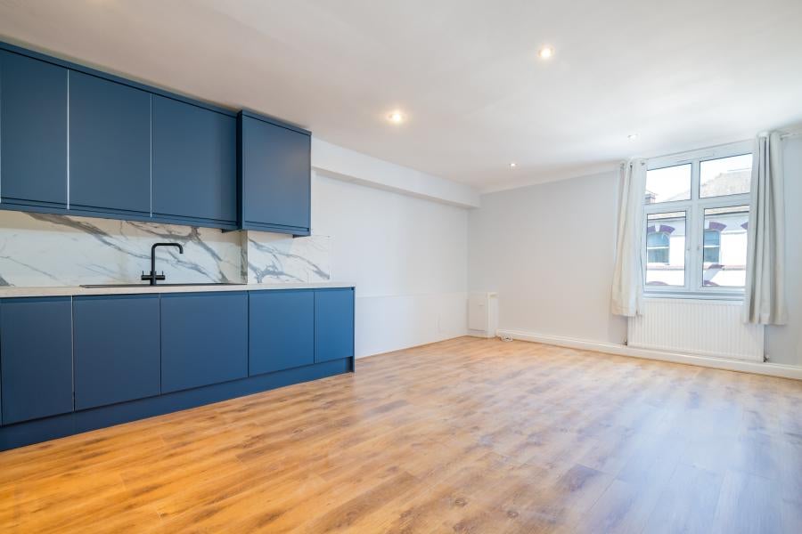 Flat Rye Lane in Greater London