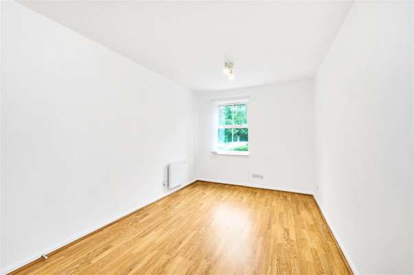 Flat Burghley Hall Close in Greater London