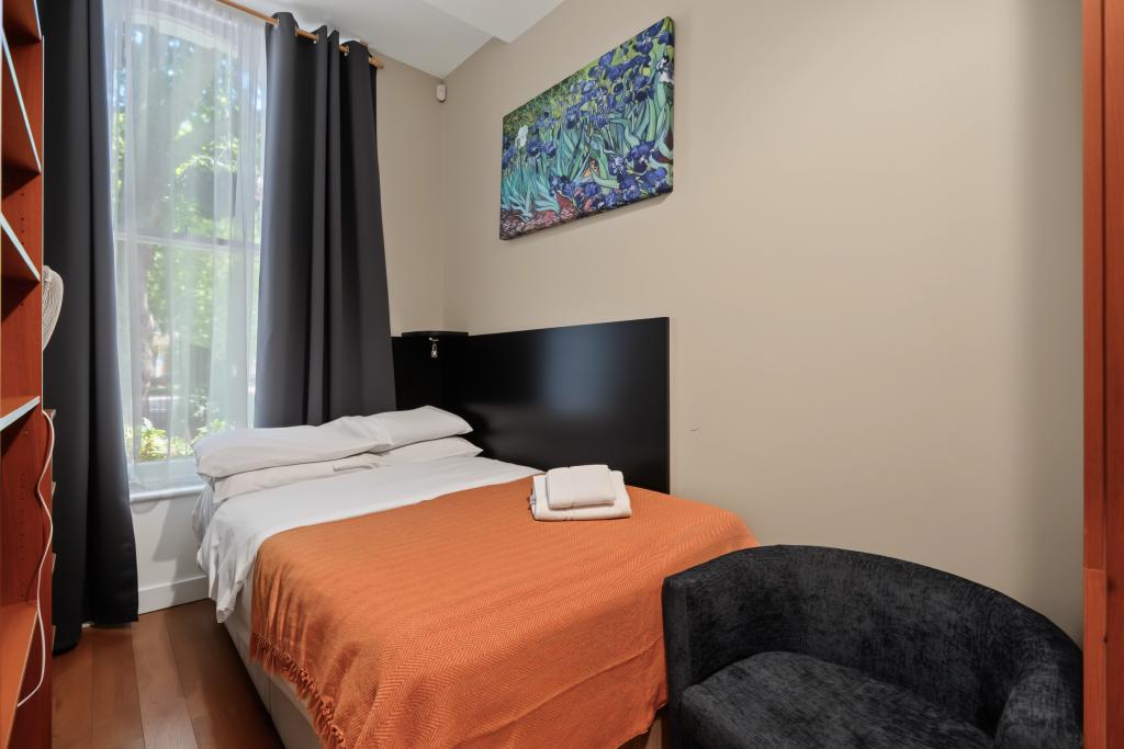 Flat Cartwright Gardens in Greater London