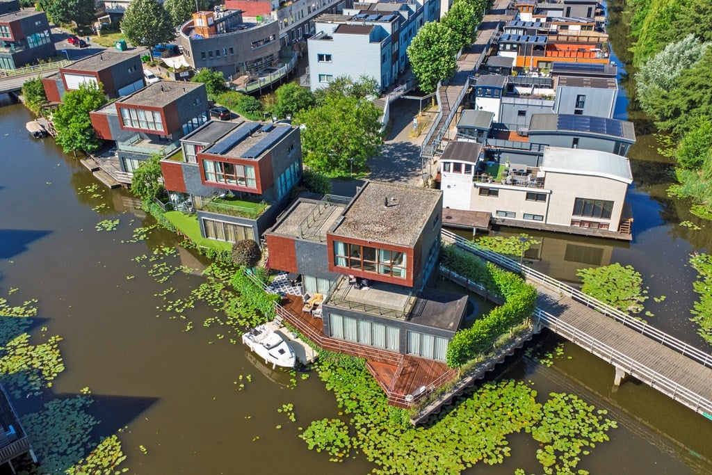 Huis Curaçaostraat 1 in Almere