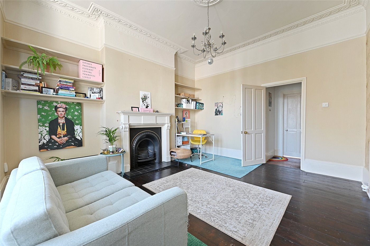 Flat Askew Road in Greater London