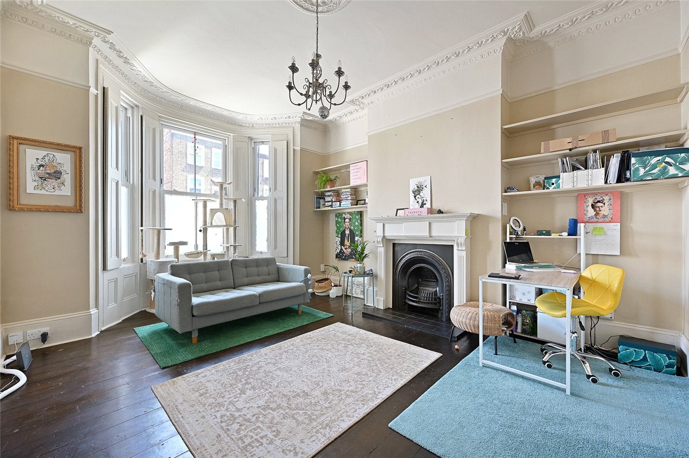 Flat Askew Road in Greater London