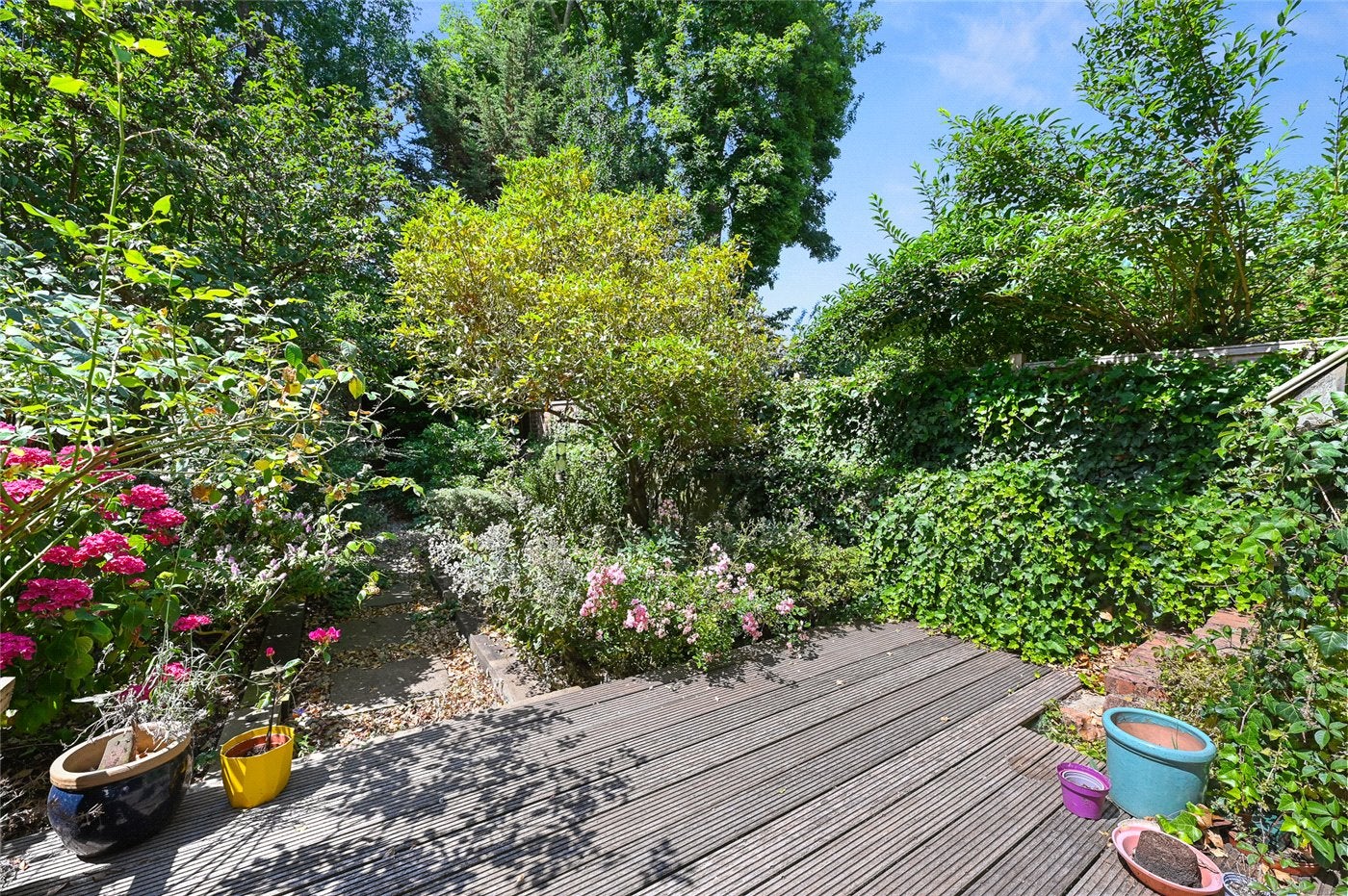 Flat Askew Road in Greater London
