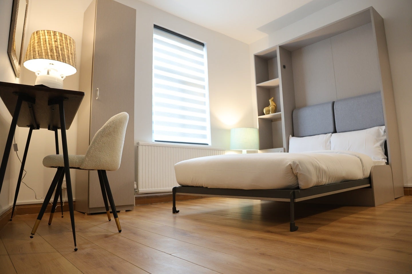 Flat Grafton Road in Greater London