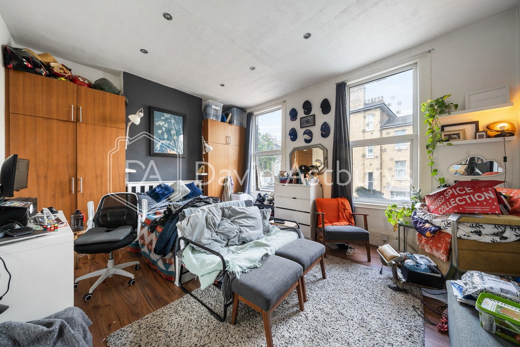 Flat Highbury Hill in Greater London
