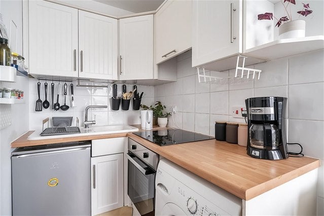 Flat Surbiton Hill Park in Greater London