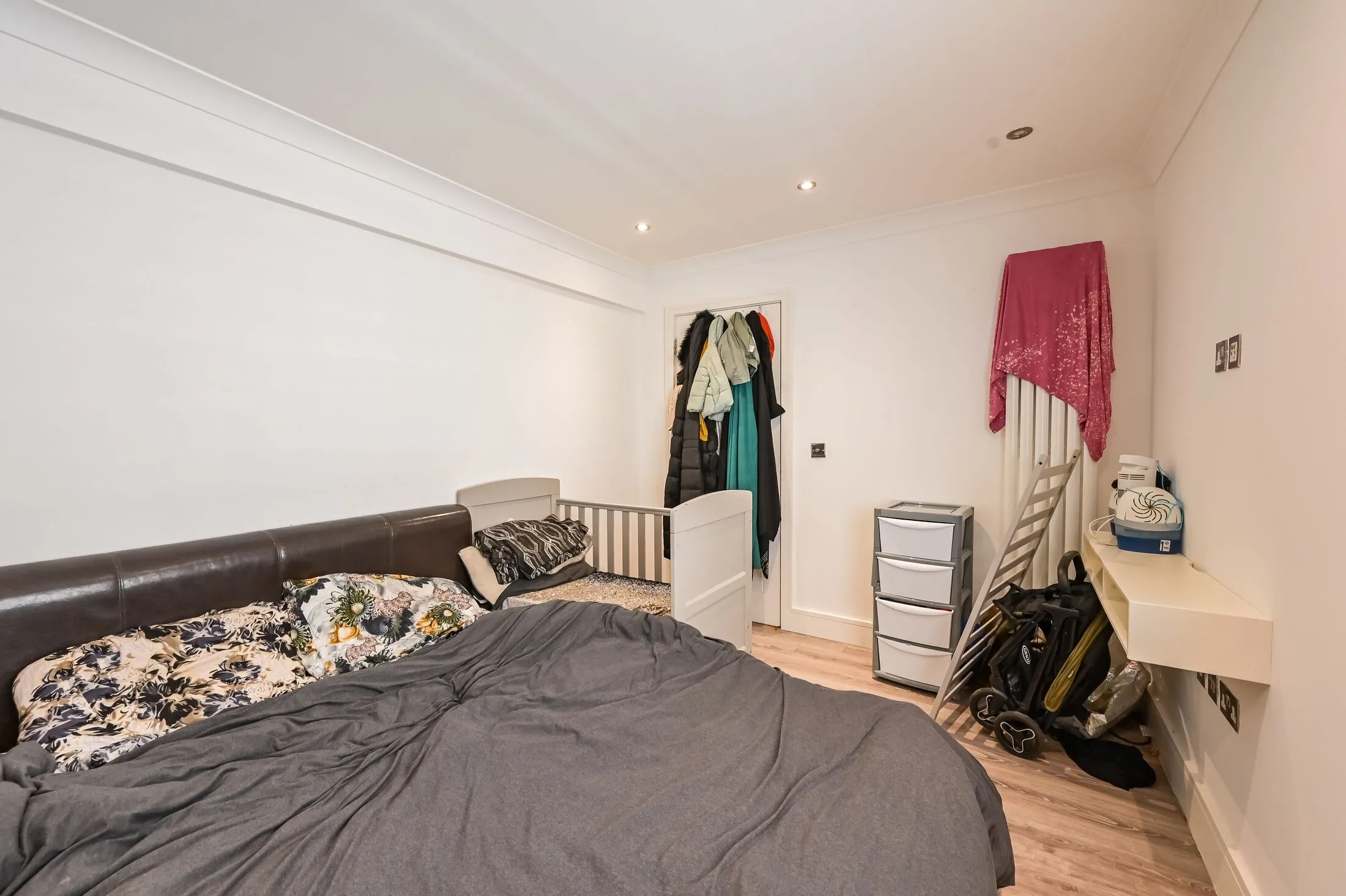 Flat Whymark Avenue in Greater London