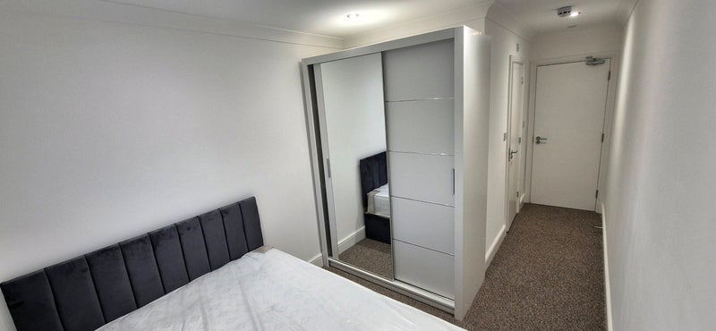 Room Burgett Road in Slough