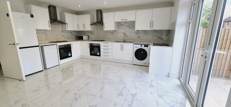 Room Burgett Road in Slough
