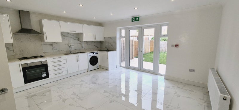 Room Burgett Road in Slough