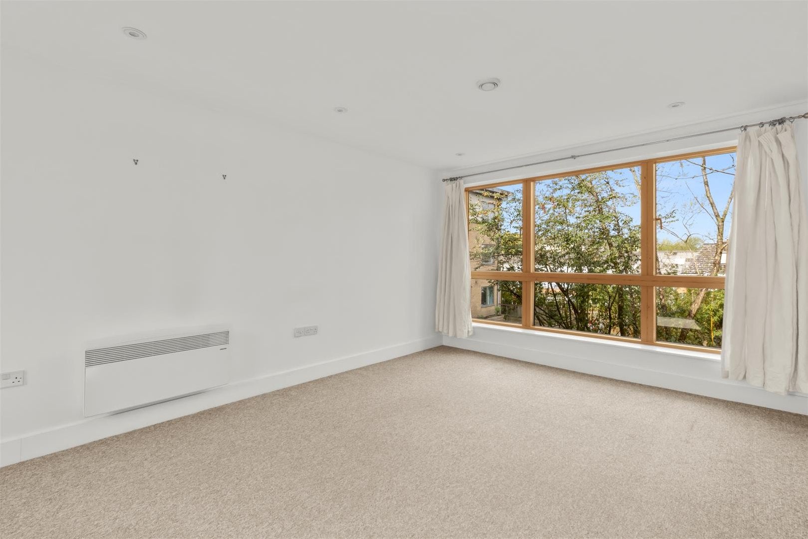 Flat Ryemead Way in High Wycombe Community Board