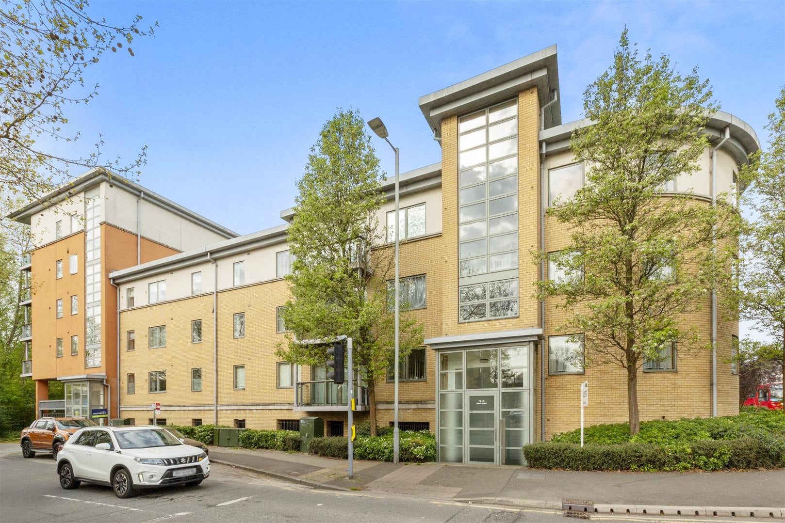 Flat Ryemead Way in High Wycombe Community Board