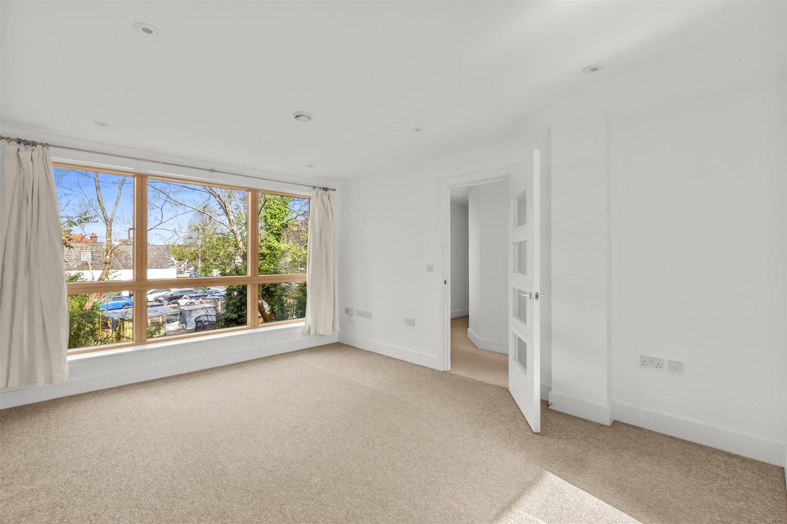 Flat Ryemead Way in High Wycombe Community Board