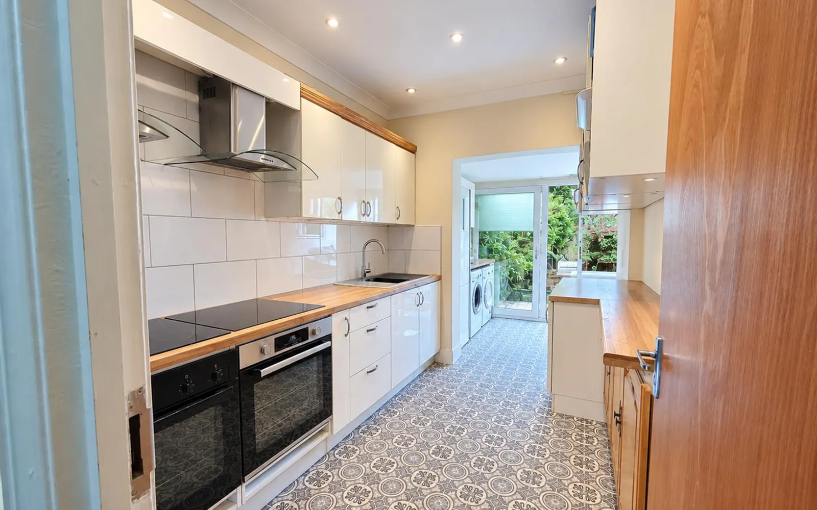 Room Halstead Road in Greater London