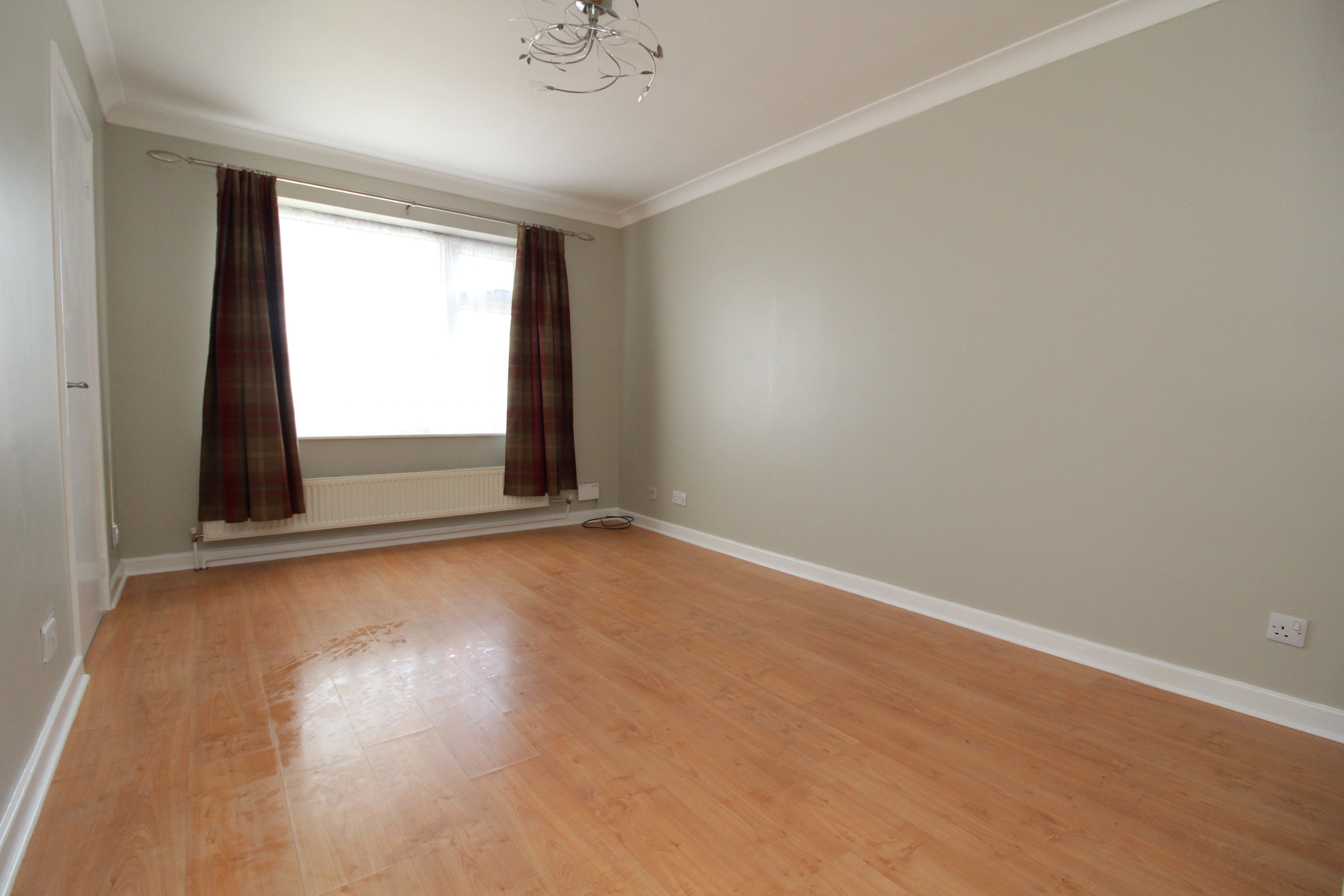 Flat Poplar Court in Sutton