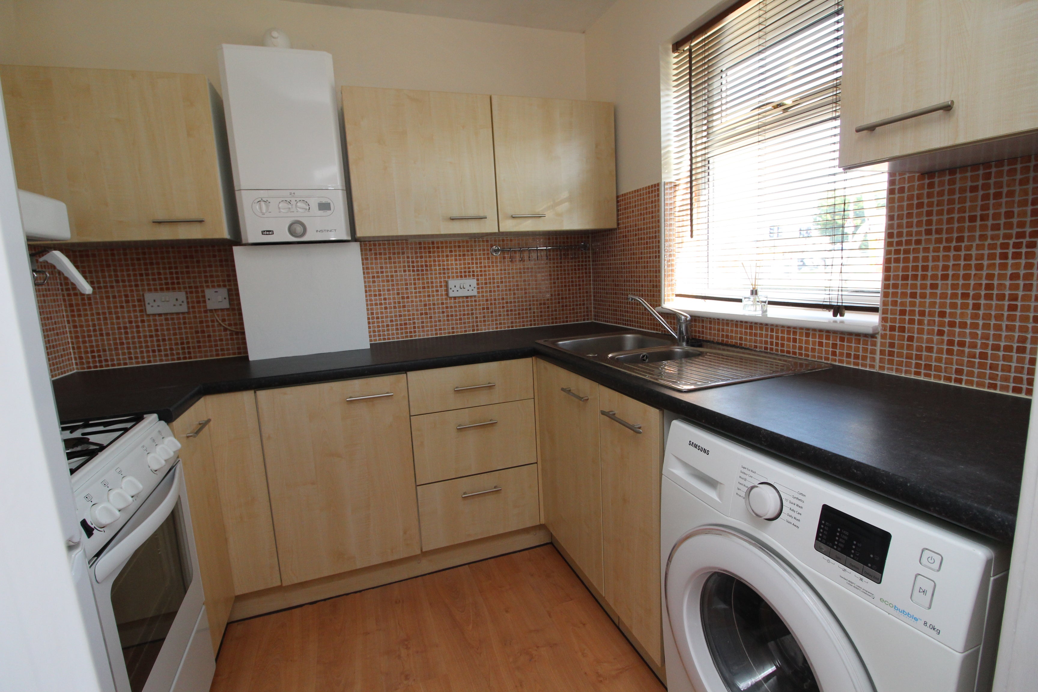 Flat Poplar Court in Sutton