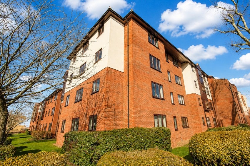 Flat Sidney Road in Borough of Spelthorne