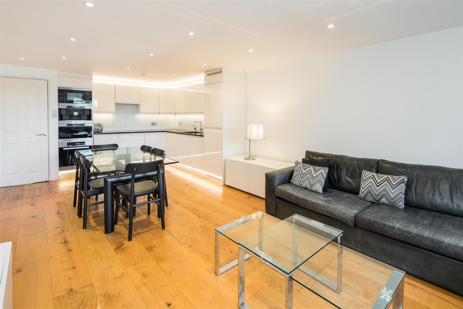 Flat Queensborough Terrace in City of Westminster