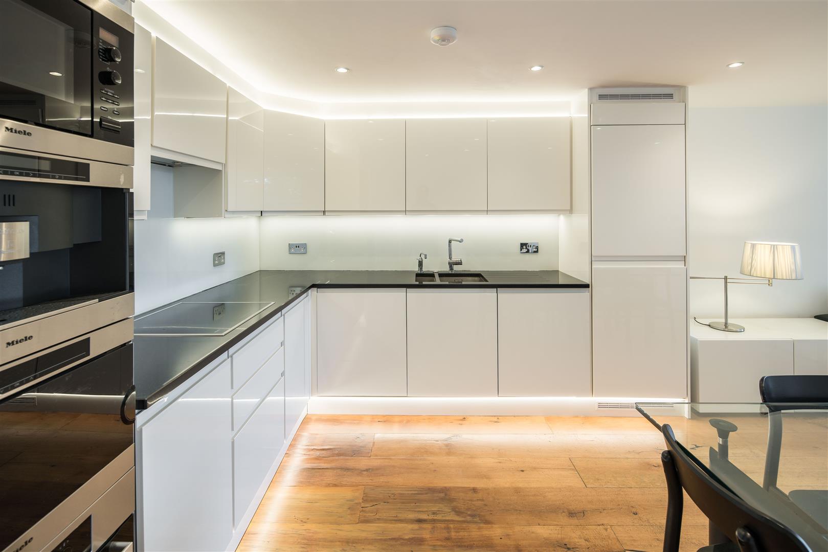 Flat Queensborough Terrace in City of Westminster