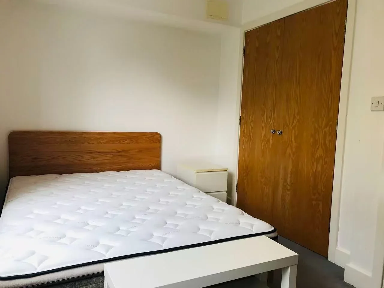 Room Heaven Tree Close in Greater London